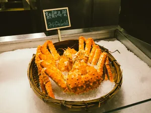 Chilled King Crab On A Wooden Basket Wallpaper