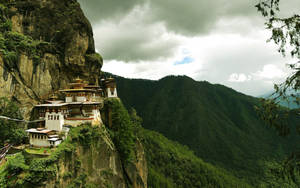 Chinese Houses On Mountain Wallpaper