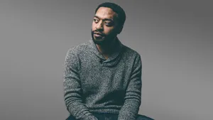Chiwetel Ejiofor During An Interview For The Talks Wallpaper