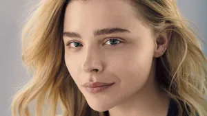 Chloë Grace Moretz Close Up Shot Wallpaper