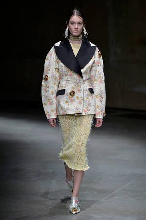 Christopher Kane White Floral Oversized Blazer Wallpaper