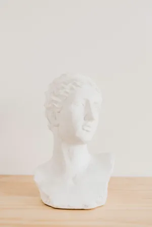 Clean Bust Sculpture Wallpaper