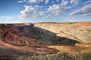 Clear Blue Sky Above Australia's Super Pit Goldmines Wallpaper