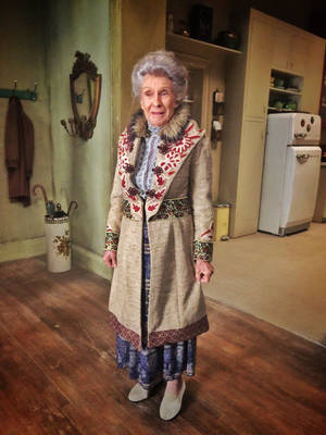 Cloris Leachman American Gods Zorya Vechernyaya Wallpaper