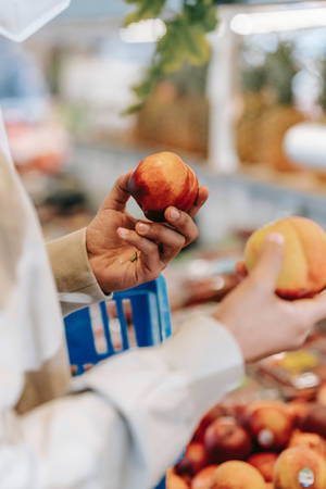 Comparing Nectarine Buying Grocery Wallpaper