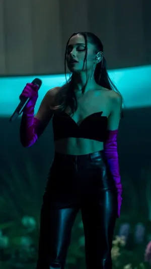 Cool For Girls Ariana Grande Wallpaper