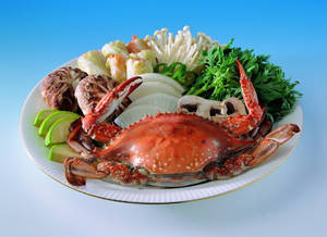 Crab In Plate With Vegetables Wallpaper