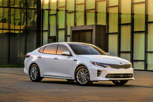 Cruise The Streets In Style With The Kia Optima Wallpaper