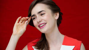 Cute Actress Lily Collins Wallpaper