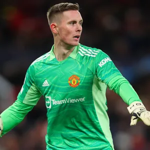 Dean Henderson Hands Out Wallpaper