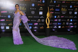 Deepika Padukone Iifa Awards Outfit Wallpaper