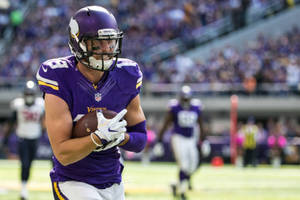 Defense Football Grip Adam Thielen Wallpaper