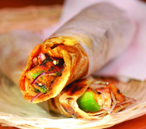 Delightful Fried Egg Rolls With Vegetable Filling Wallpaper