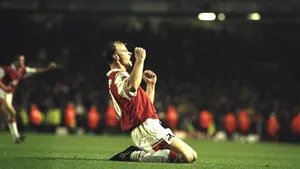 Dennis Bergkamp Arsenal Vs. Tottenham Hotspur Win Wallpaper