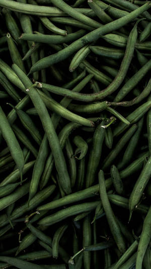 Dim Portrait Green Beans Wallpaper