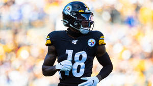 Diontae Johnson Nfl Steelers Footballer Wallpaper