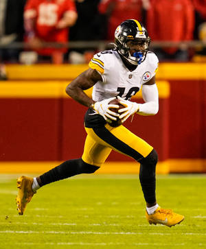 Diontae Johnson Pittsburgh Footballer Wallpaper