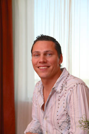 Dj Tiesto In White Wallpaper