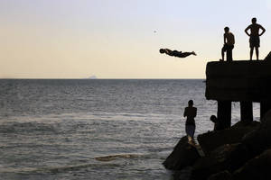 Dockside Jumping Wallpaper