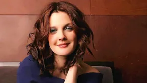 Drew Barrymore Old Style Makeup Wallpaper