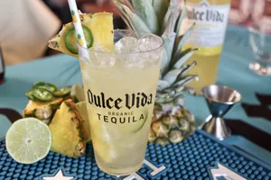 Dulce Vida Pina Coladas Cocktail Wallpaper