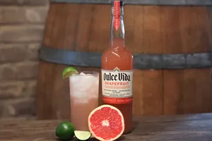 Dulce Vida Spirits Grapefruit Texas Cocktail Wallpaper
