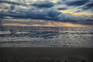 Dusk At The Beach Horizon Wallpaper