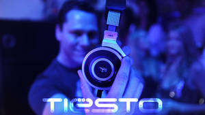 Dutch Dj Tiesto Spinning Magic With Music Wallpaper