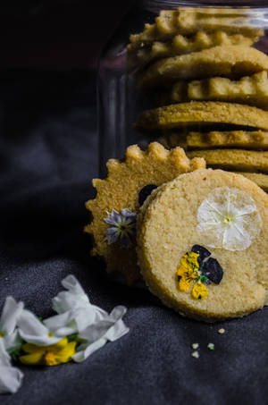 Edible Flowers And Sugar Cookie Pastries Wallpaper