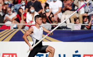 Ej Obiena Philippine Olympic Pole Vault Athlete Wallpaper