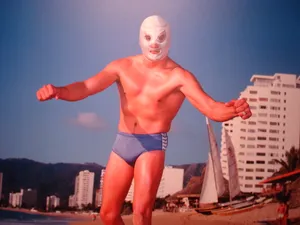 El Santo Beach Pose Wallpaper