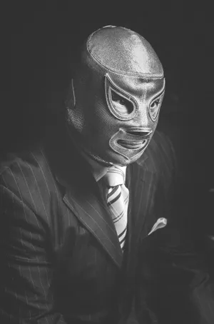 El Santo Luchadorin Suit Wallpaper