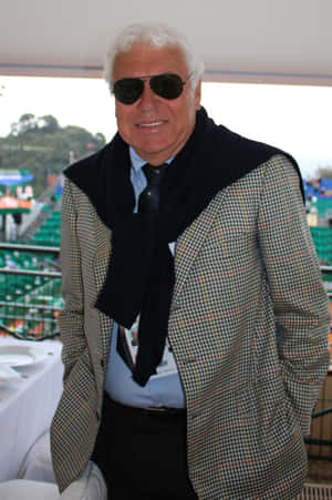 Elegant Man Sunglasses Event Wallpaper