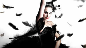Elegant Natalie Portman In Black Dress Wallpaper