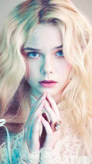 Elle Fanning Marvelous Look Wallpaper