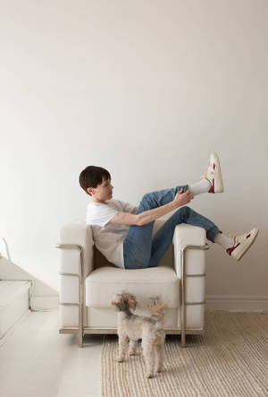 Elliot Page On Leather Couch Wallpaper