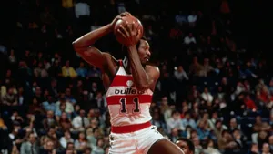 Elvin Hayes Audience Background Wallpaper