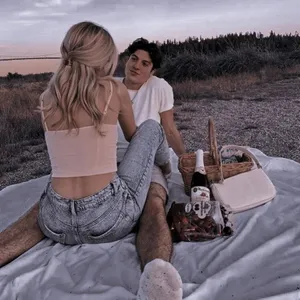 Embrace Of A Loving Couple Wallpaper