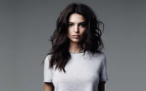 Emily Ratajkowski Shining In Dazzling Evening Dress Wallpaper