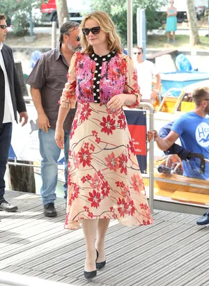 Emily Watson In Floral Dress Wallpaper