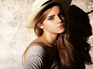 Emma Watson Wearing A Stylish Pandora Hat Wallpaper