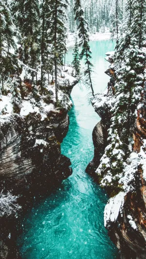 Enjoy The Serenity Of Winter In New Hampshire Wallpaper