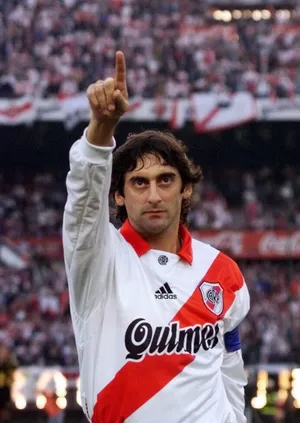 Enzo Francescoli Uruguay Football Icon Wallpaper