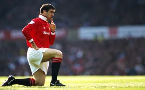 Eric Cantona In One Knee Wallpaper