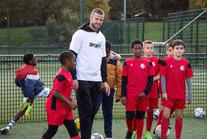 Eric Dier With Kids Wallpaper