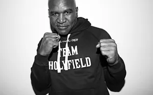 Evander Holyfield Boxing Pose Wallpaper