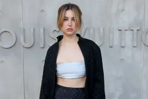 Eve Jobs Louis Vuitton Cruise 2023 Fashion Show Wallpaper