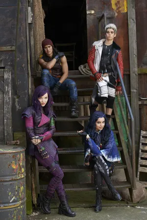 Evie And Evil Friends Descendants Wallpaper