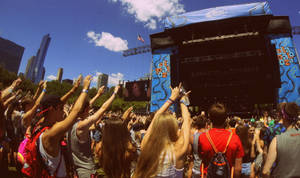 Experience The Magic Of Lollapalooza On The Daytime Stage Wallpaper