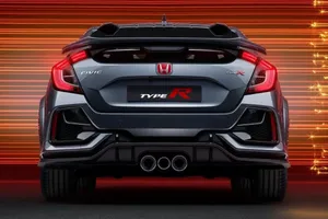 Experience The Thrill Of The Road With Honda Civic Type R Wallpaper